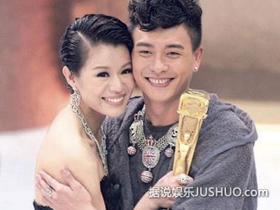 胡杏儿晒性感健身美照 网友调侃：瘦成闪电