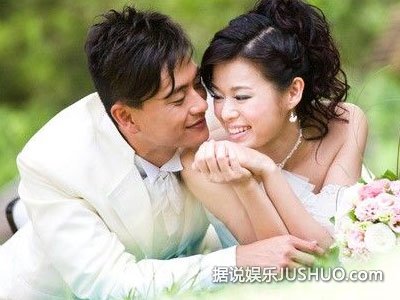 胡杏儿晒性感健身美照 网友调侃：瘦成闪电