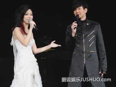 邓紫棋与林俊杰疑似在一起 揭底小天后情史 邓紫棋与林俊杰疑似在一起 揭底小天后情史