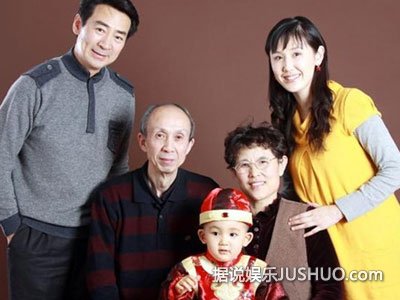 曝刘德华3岁女儿近照 那些老来得子的明星们 曝刘德华3岁女儿近照 那些老来得子的明星们
