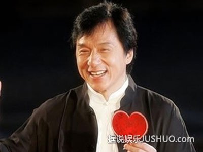 小龙女仍与母同住 心情好露笑容