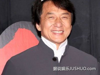 小龙女仍与母同住 心情好露笑容