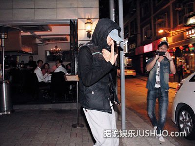 星爷告华谊失败 全副武装躲狗仔
