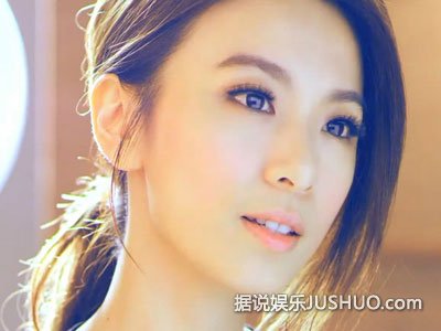 hebe田馥甄机场遭粉丝接机 险造成踩踏事件 hebe田馥甄机场遭粉丝接机 险造成踩踏事件