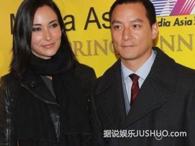 吴彦祖晒受伤照 性感腹肌抢镜遭调侃