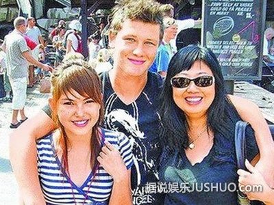 昆凌父亲间接承认离婚 与第二任妻子办手续