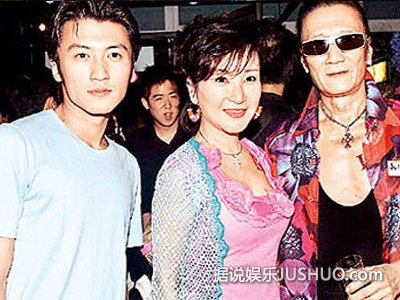 谢霆锋全家福曝光 一家人很温馨
