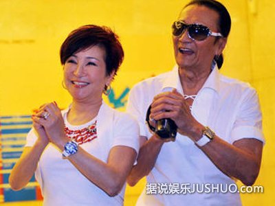 谢霆锋全家福曝光 一家人很温馨