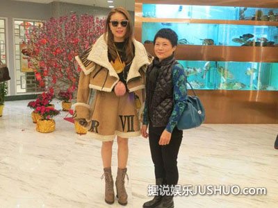 容祖儿座驾被砸毁 母亲索要35万于今日受审