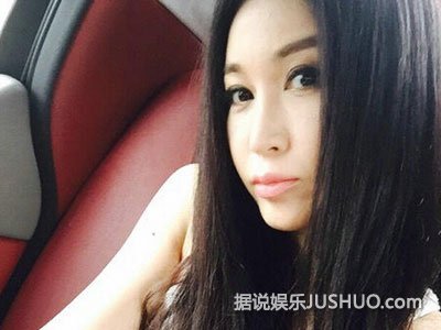 49岁温碧霞晒乘车照 娇艳动人被赞美人依旧