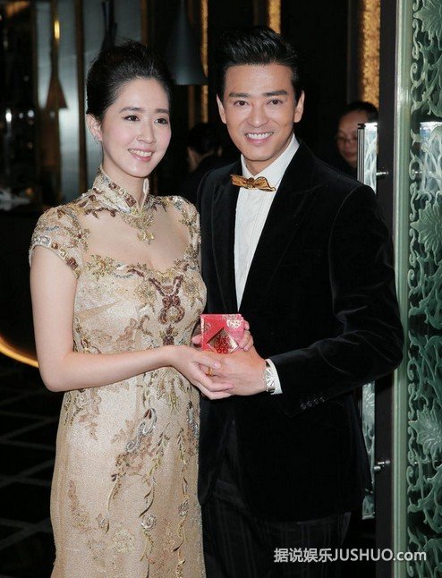 陈晓东曝爱妻已怀孕4月 当众深情一吻