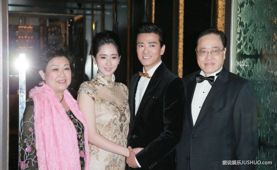 陈晓东曝爱妻已怀孕4月 当众深情一吻