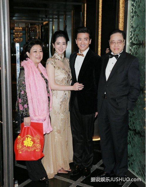 陈晓东曝爱妻已怀孕4月 当众深情一吻