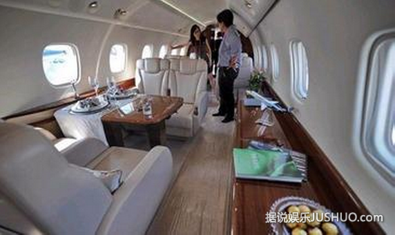 揭秘成龙价值2亿私人飞机