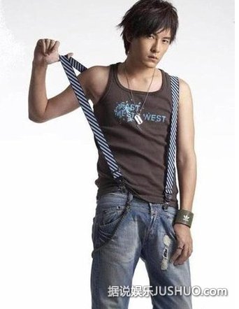 郑元畅半裸游走闹市5小时