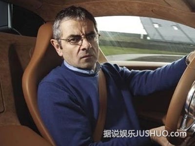 “憨豆”罗文牵小女友外出秀恩爱
