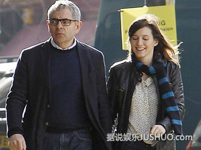 “憨豆”罗文牵小女友外出秀恩爱
