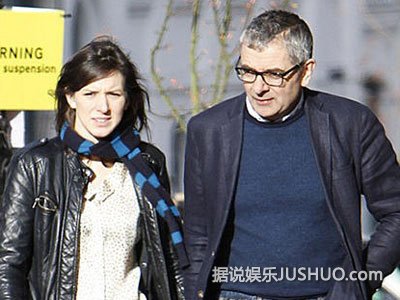 “憨豆”罗文牵小女友外出秀恩爱