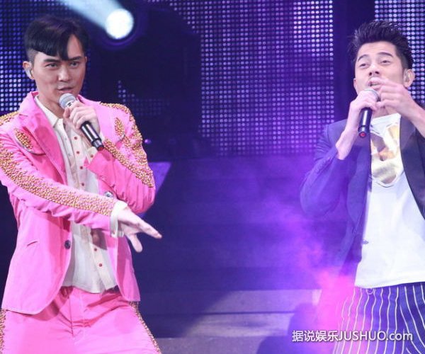 张智霖演唱会大唱韩文歌 张家辉压轴