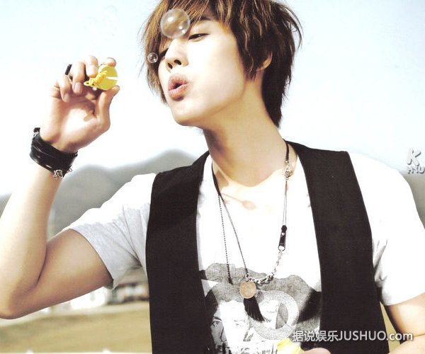 金贤重上海宇宙神摇身变硬汉 金贤重上海宇宙神摇身变硬汉