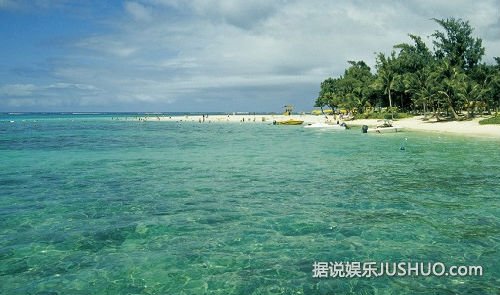 《斐济99°C的爱情》发布会 姚星彤大赞张佑赫