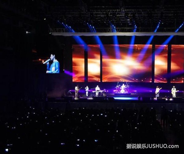 苏打绿空降蓉城 歌迷唱《小情歌》