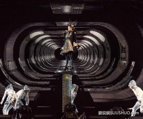 孙燕姿南京演唱会与乐迷星河中拥抱