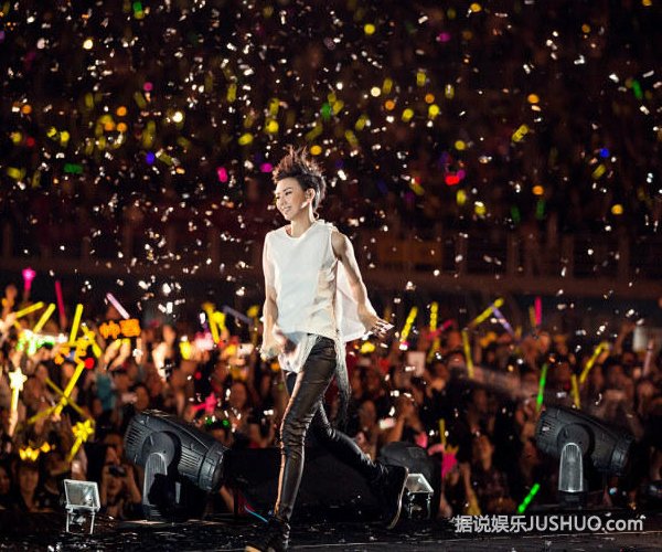 孙燕姿南京演唱会与乐迷星河中拥抱