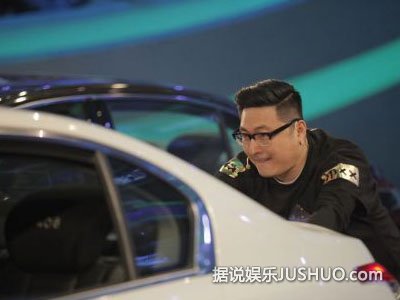 《为她而战》孙骁骁李响情侣现身 恩爱甜蜜