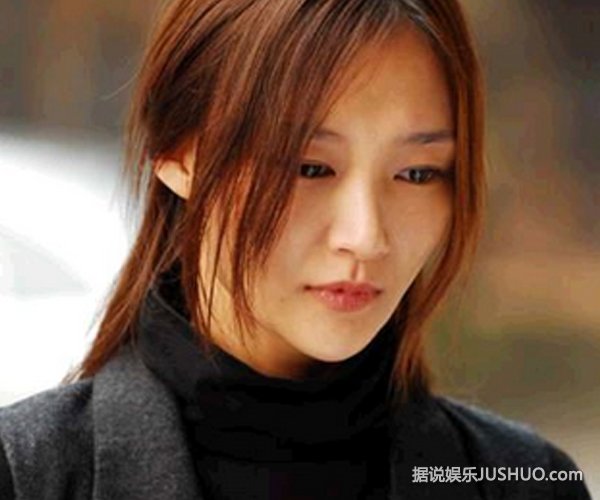 牛萌萌承认恋上张默 蓝正龙婚后首亮相向前任道