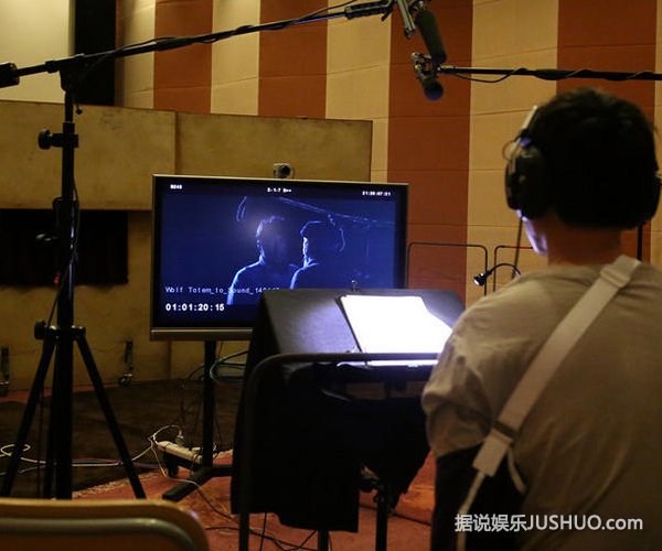 《狼图腾》后期制作 冯绍峰带伤配音