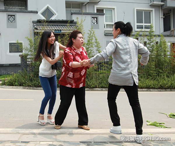 电影《乡村不寂寞》杀青 成琪与那威、王璐瑶飚