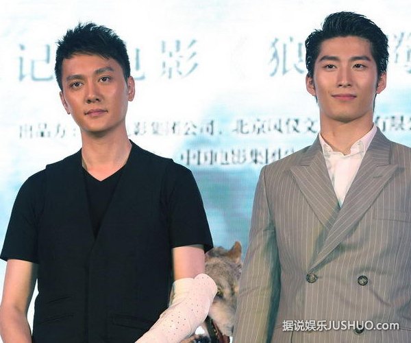 冯绍峰《狼图腾》发布会认养小狼 忆狼儿子落泪