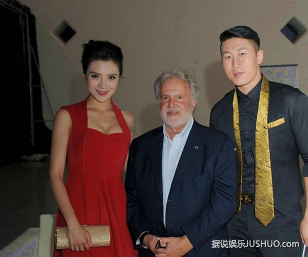 《变4》首映礼 “性感女神”赵茜华丽亮相