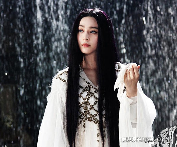 《白发魔女》范冰冰五连拍卖萌