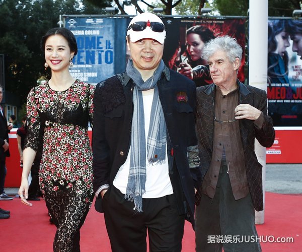 《蓝色骨头》鱼鸟之情为跨界畸恋 《蓝色骨头》鱼鸟之情为跨界畸恋