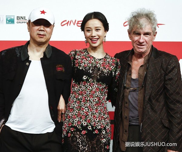 《蓝色骨头》鱼鸟之情为跨界畸恋 《蓝色骨头》鱼鸟之情为跨界畸恋