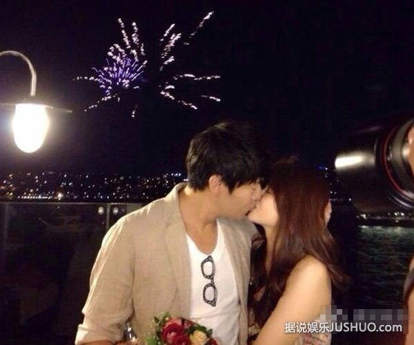 秦昊向伊能静求婚成功浪漫拥吻