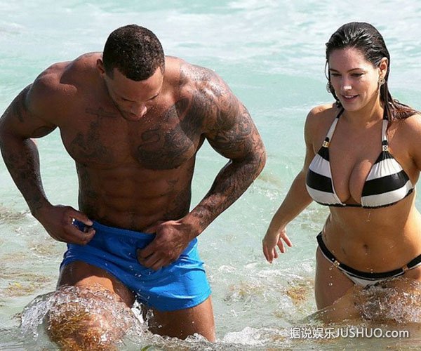 凯莉-布鲁克乳神被男友利用炒作仍表示爱他 凯莉-布鲁克乳神被男友利用炒作仍表示爱他