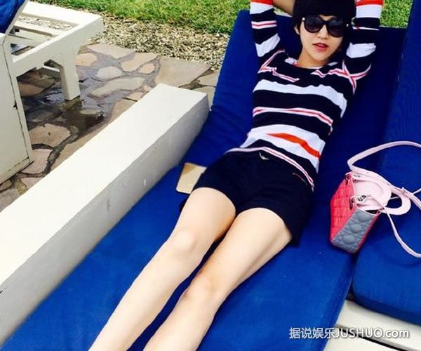 陆毅微博晒妻子美照大秀鲍蕾美腿