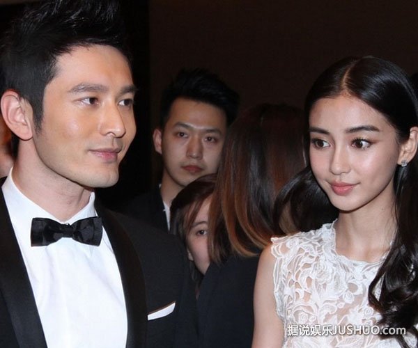 杨颖手戴钻戒疑与黄晓明好事将近