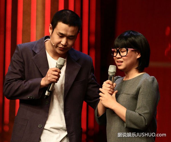小沈阳献吻沈春阳公开示爱秀恩爱