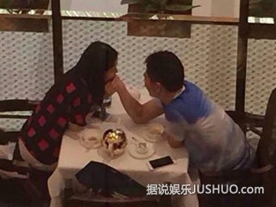 曝刘强东送章泽天花亲切喊其老婆