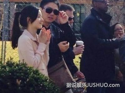 曝刘强东送章泽天花亲切喊其老婆