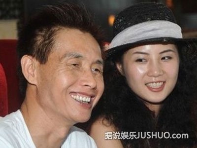 邓建国亲娇妻孕肚秀恩爱 狂作秀