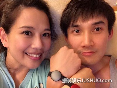 张铎晒与妻子合影 记录甜蜜瞬间