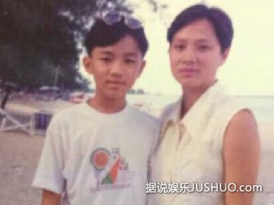 王祖蓝晒与妈妈合影 与李亚男甜蜜情史回顾