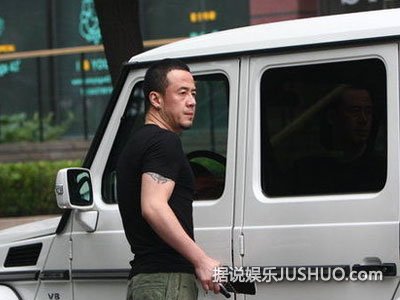 杨坤gay吧门口接男友人 揭秘杨坤8年恋爱史