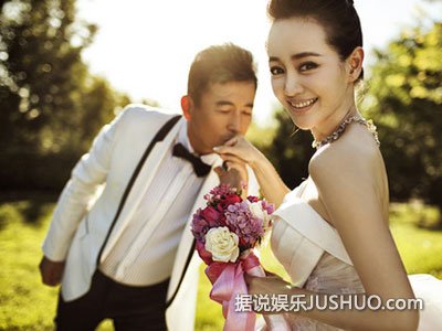 袁弘默认与张歆艺恋情 笑对媒体
