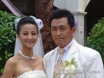 袁弘默认与张歆艺恋情 笑对媒体